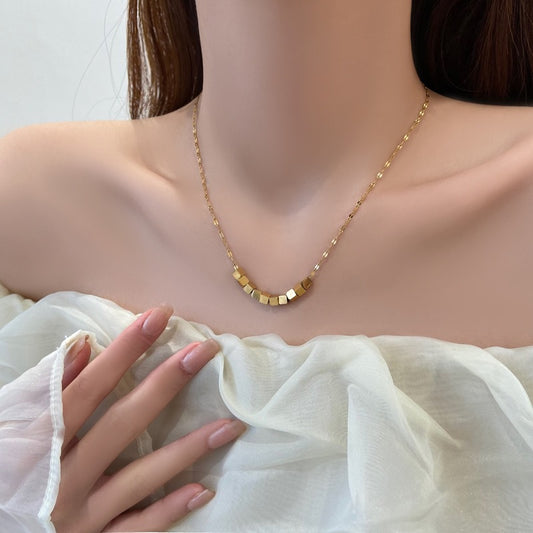 Collar con colgante cuadrado de acero de titanio, moderno y duradero. 