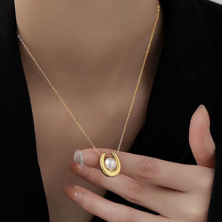 Light Luxury Pearl Necklace with Gold U-Shaped Pendant