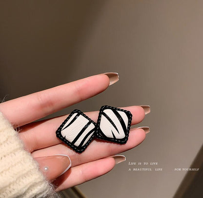 925 Silver Needle Geometric Black and White Earrings