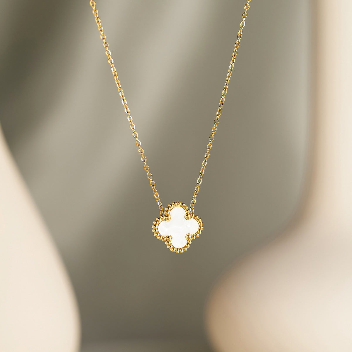 15mm 18K Gold-Plated Titanium Steel Double-Sided Four-Leaf Clover Collarbone Necklace — High Color Retention