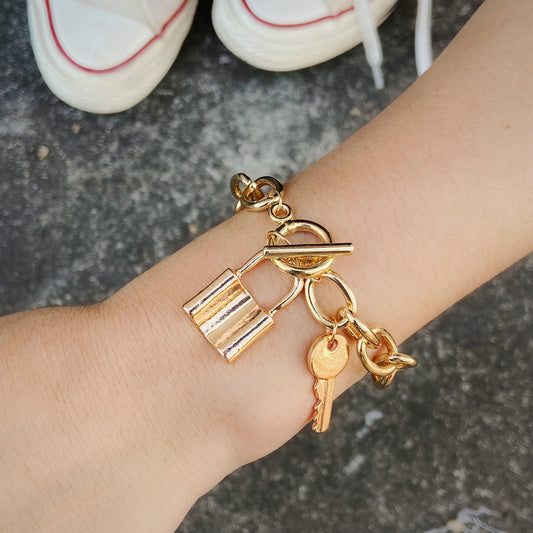 Thick Chain Lock Pendant Bracelet
