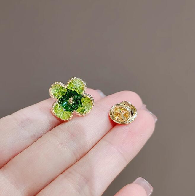 Flower brooch design