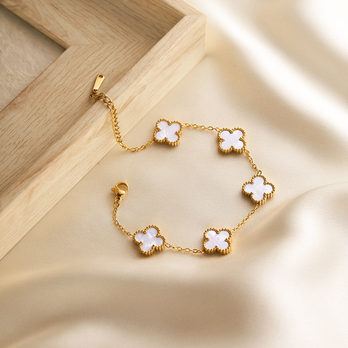 Women's Lucky Clover Necklace & Bracelet Set — Colorfast Collarbone Chains