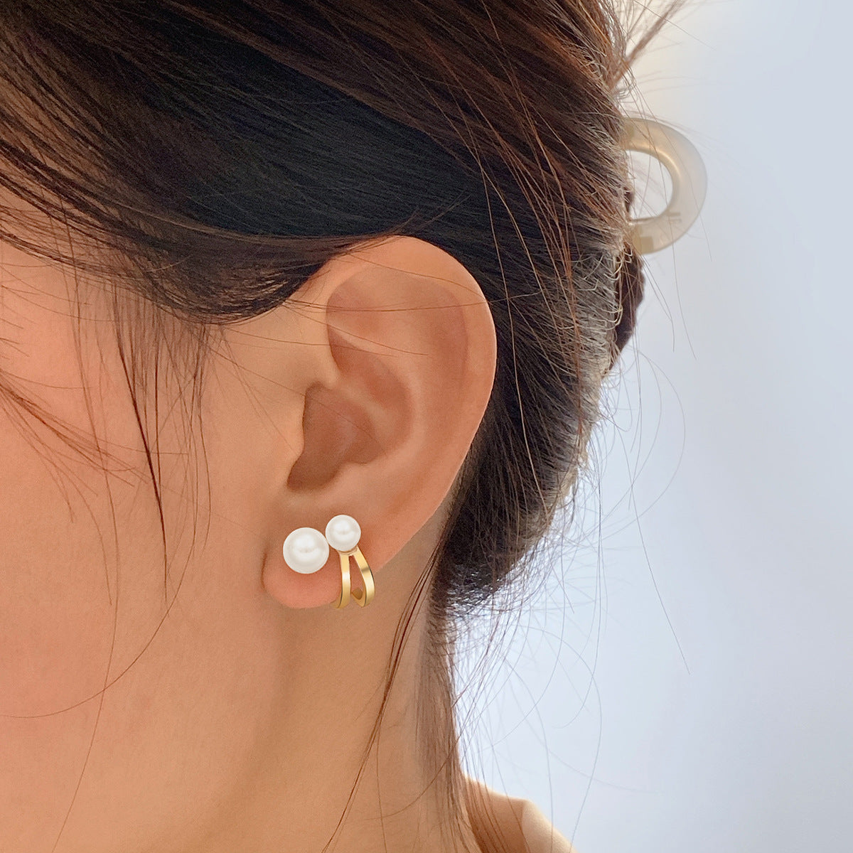 Four-Claw Stud Earrings