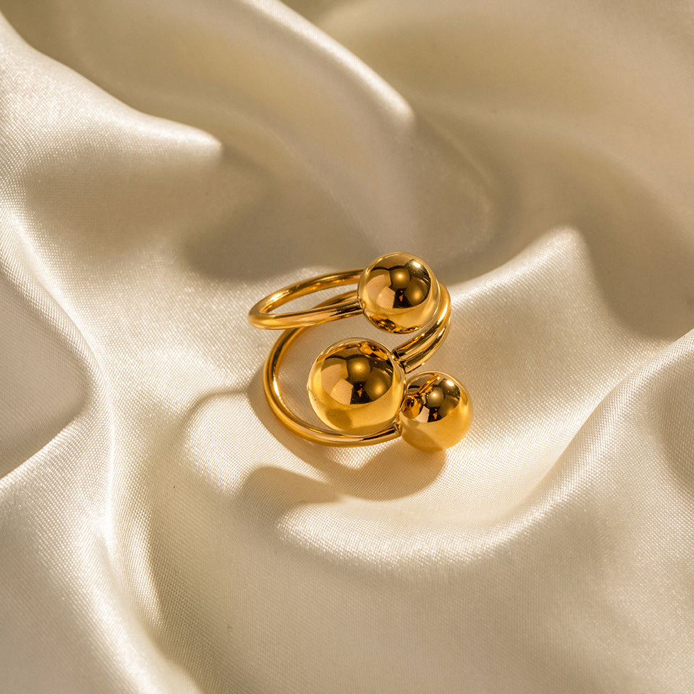 Exaggerated three ball open ring