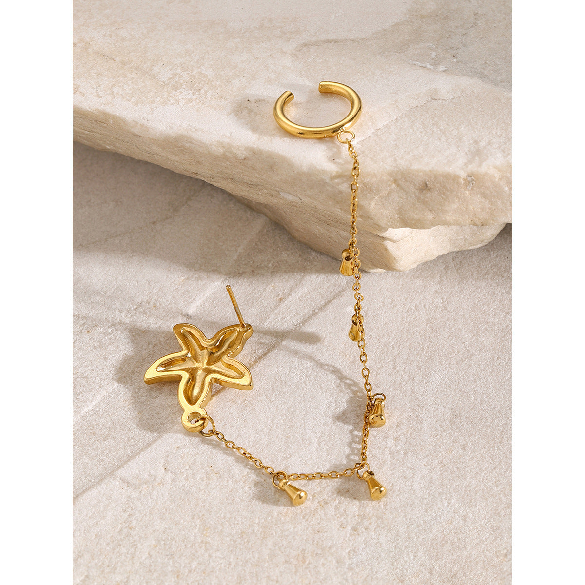 Single starfish teardrop ear clip