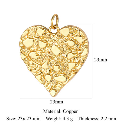 Colgante de cobre y circonita con forma de llave y corazón de melocotón 