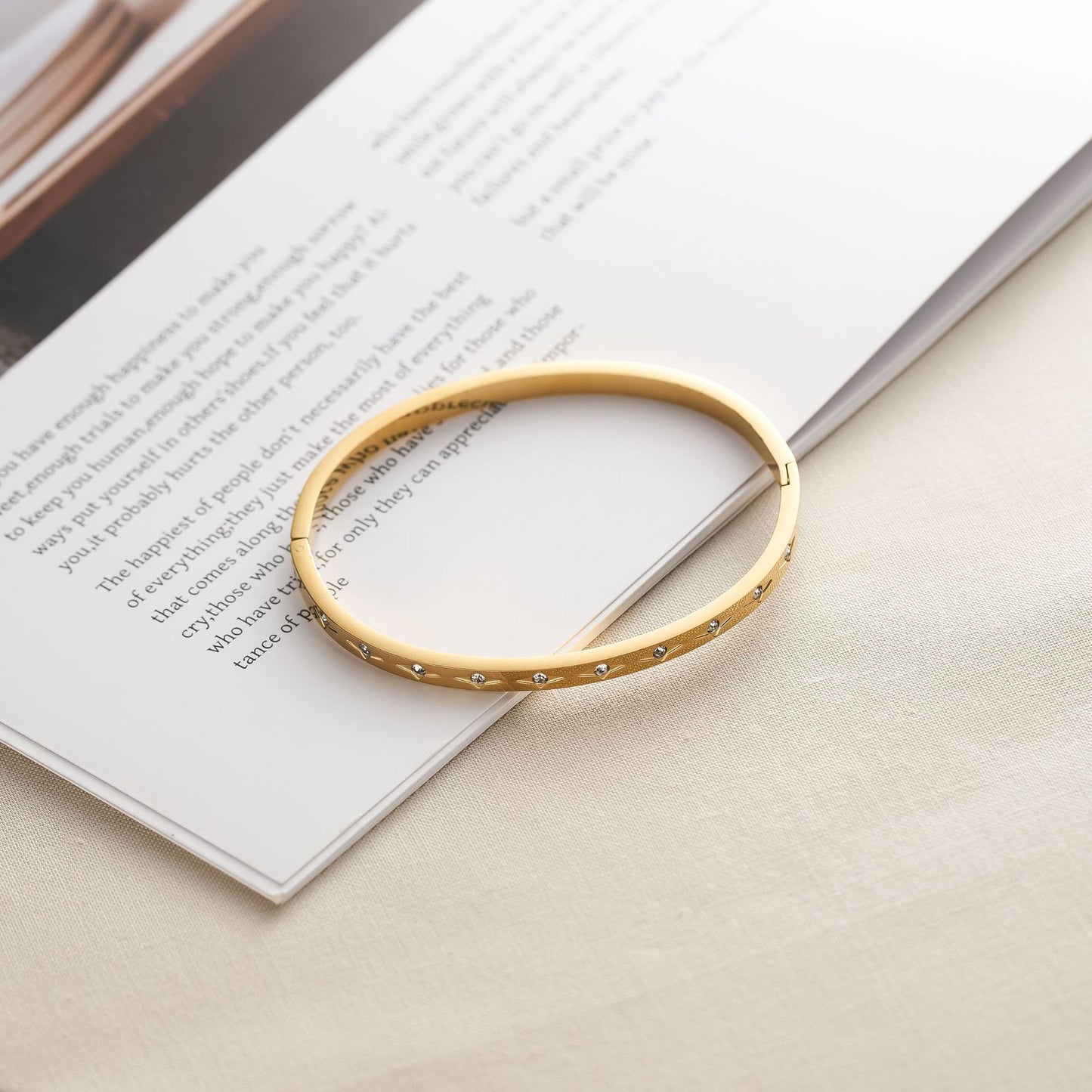 Women's Titanium Steel 18K Gold-Plated Half-Circle Bracelet with Diamond Buckle — Non-Fading