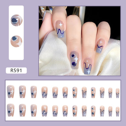 Uñas de color azul hielo puro 