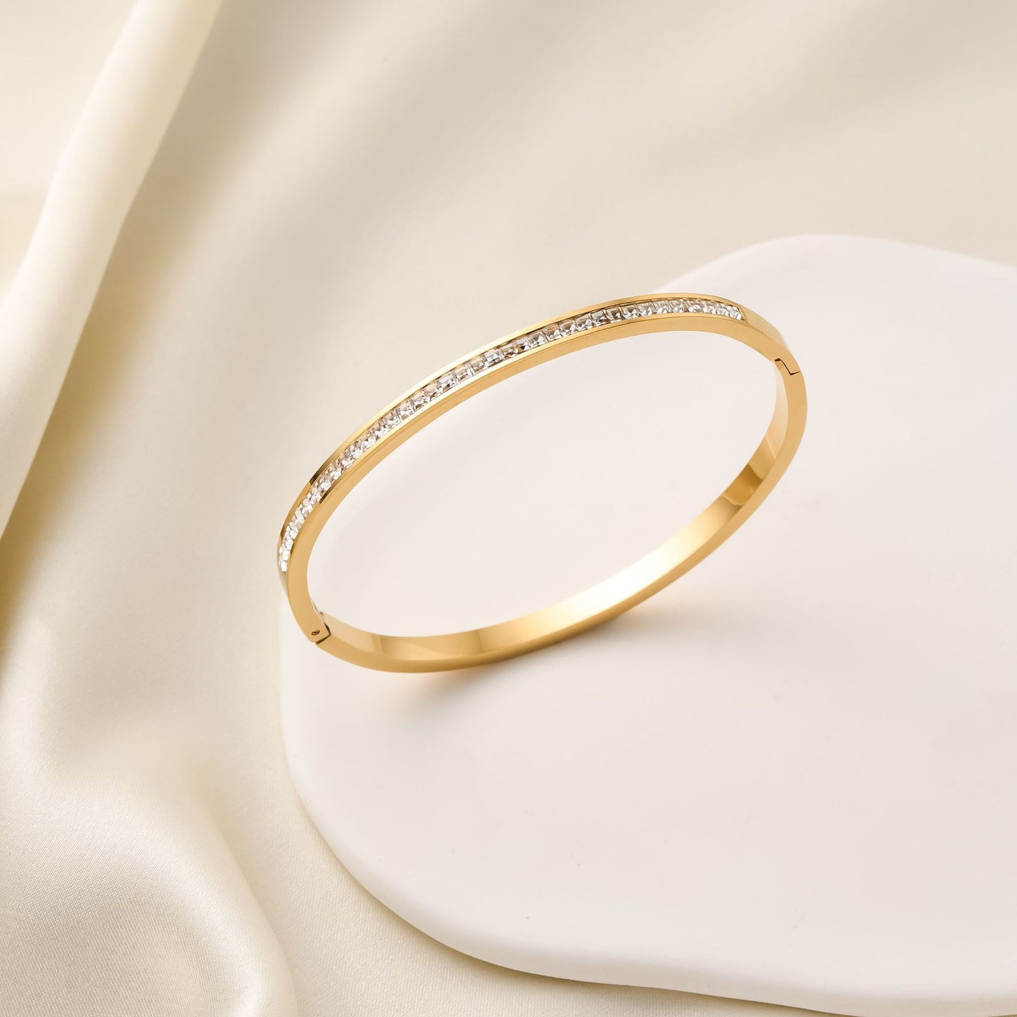 18K Gold Star Diamond Bracelet