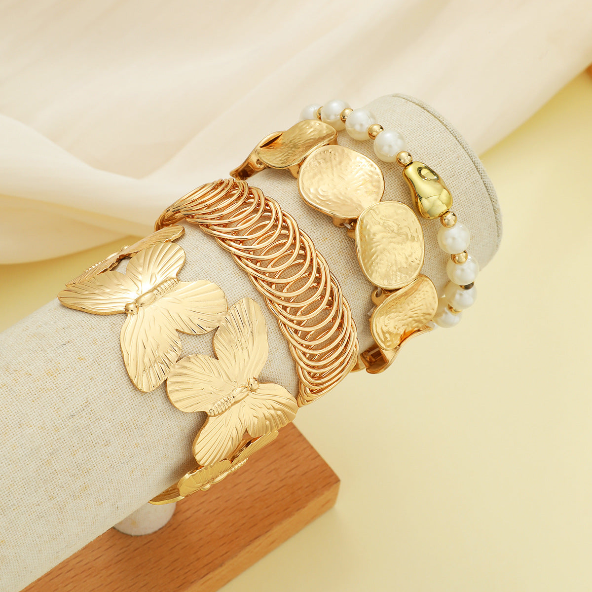 Metal Flower Pearl Bracelet Set