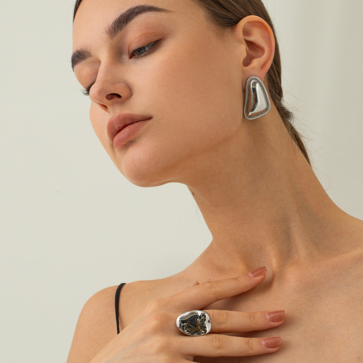 Pendientes de aro con motivo de pan triangular 