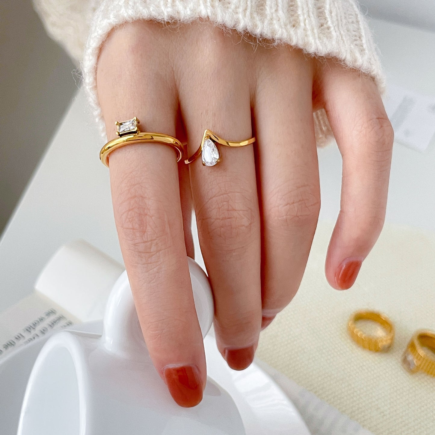 V-Shaped Waterdrop Zircon 18K Gold-Plated Women's Thin Ring