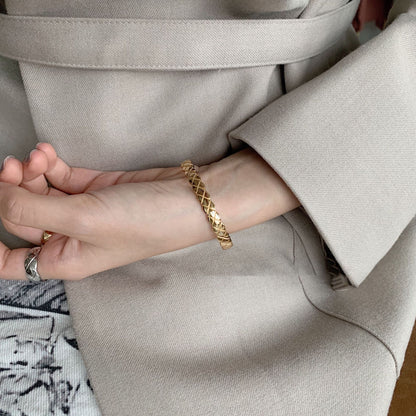 Open rhombus bracelet