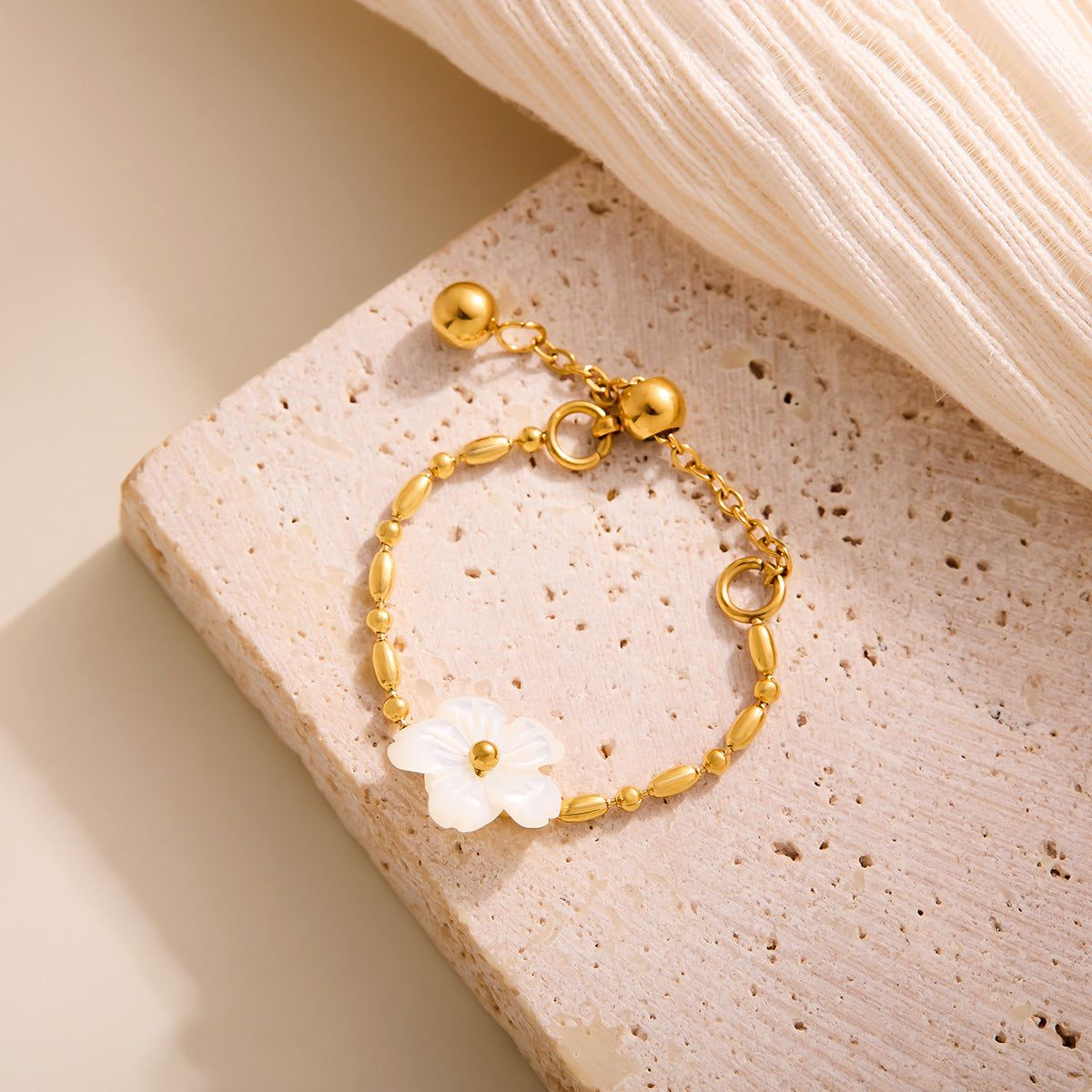 18K Gold-Plated Titanium Steel White Shell Floral Collarbone Necklace (Non-Fading)