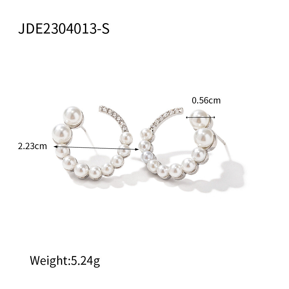 C-shaped earrings with full diamonds and pearls