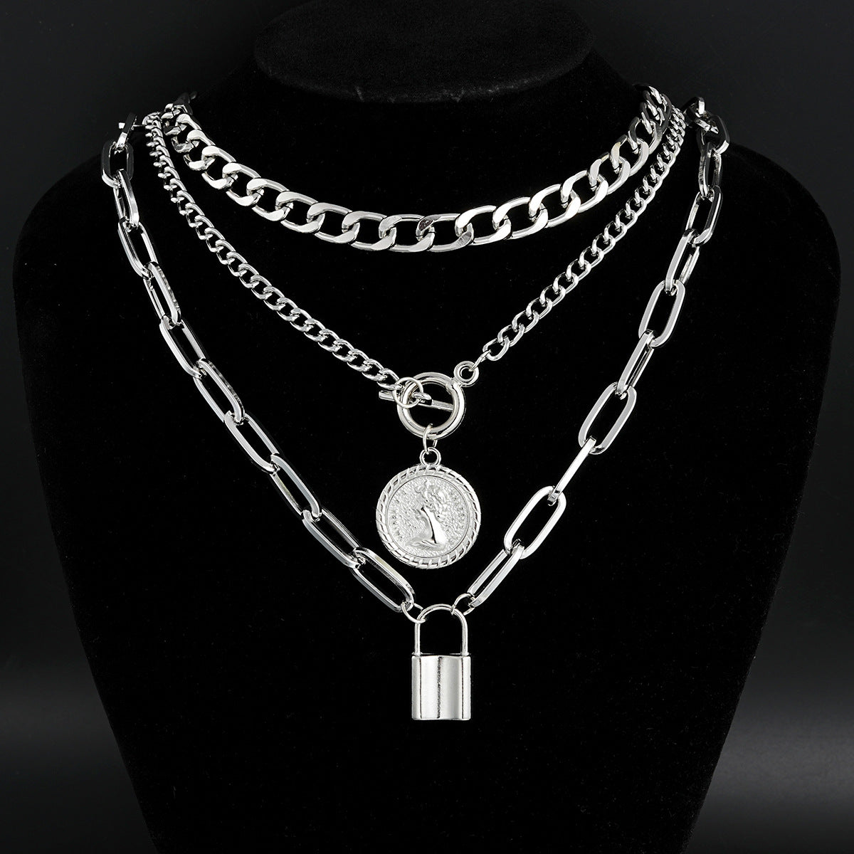 Relief Round Pendant Necklace Set