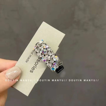 Pinza para el pelo elegante con clip lateral de diamantes de imitación de colores 