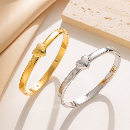 Heart-shaped Stainless Steel Bracelet: Fashionable and Durable