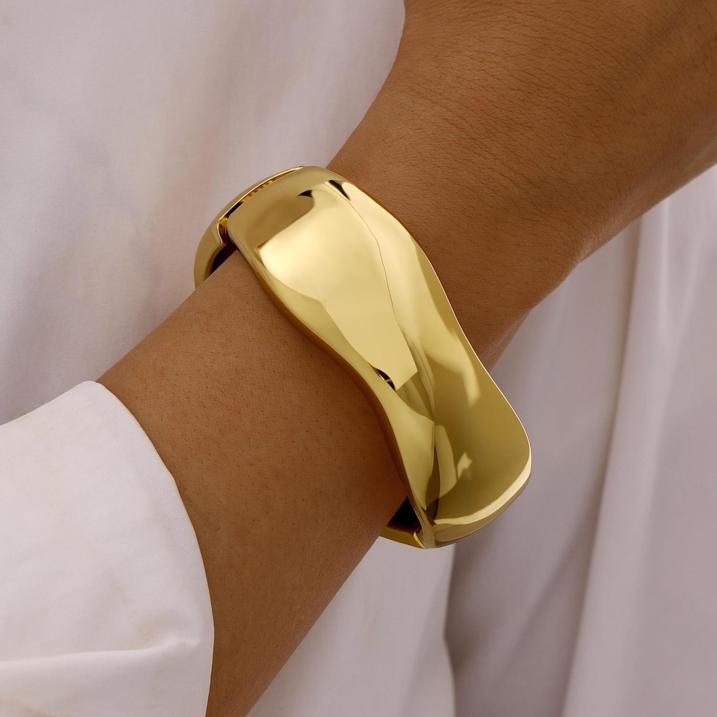 Wide-Edge Mirror Bracelet