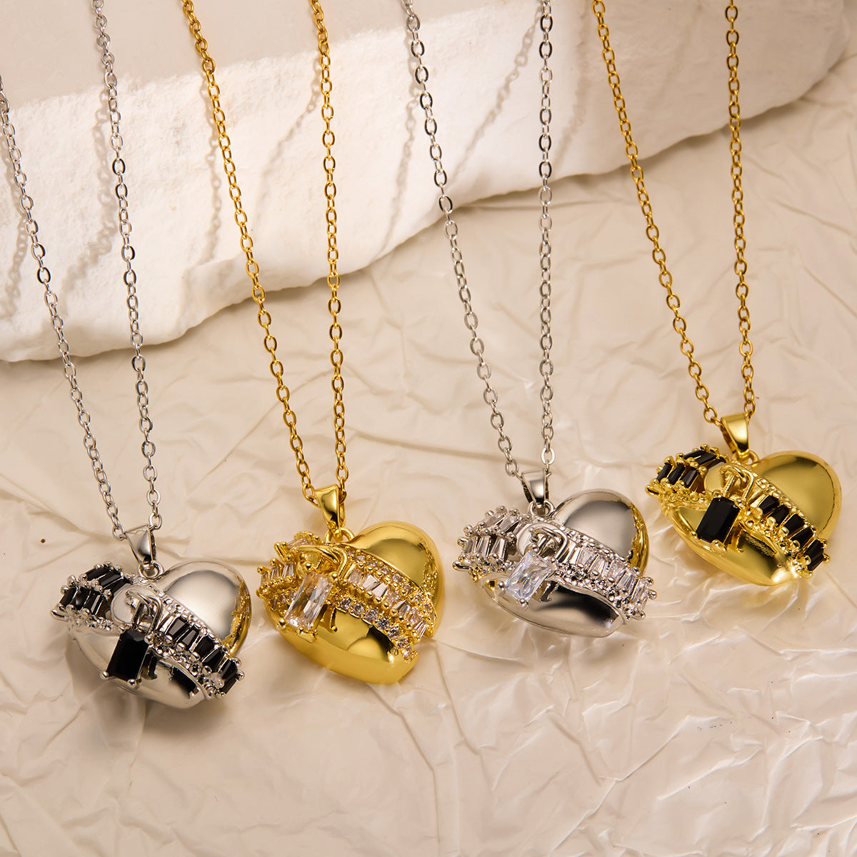 Women's Gold-Plated Peach Heart Zircon Collarbone Necklace