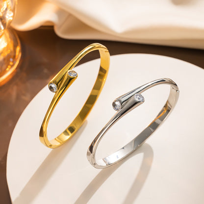 Pulseira moderna de ouro, cruz irregular, estilo amplo 
