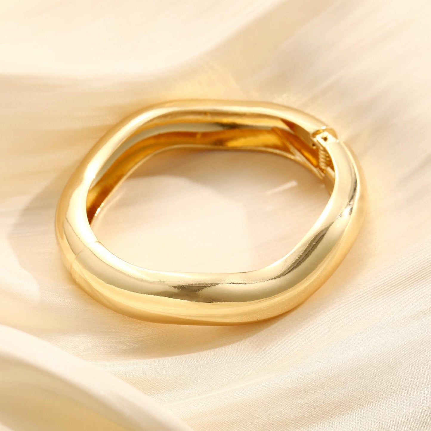 Curved Wave Geometric Bracelet