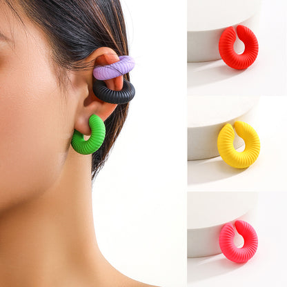 Clips para orejas circulares de marea para mujer con clavos de hueso para oreja simple 