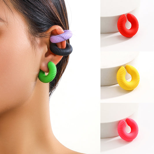 Clips para orejas circulares de marea para mujer con clavos de hueso para oreja simple 