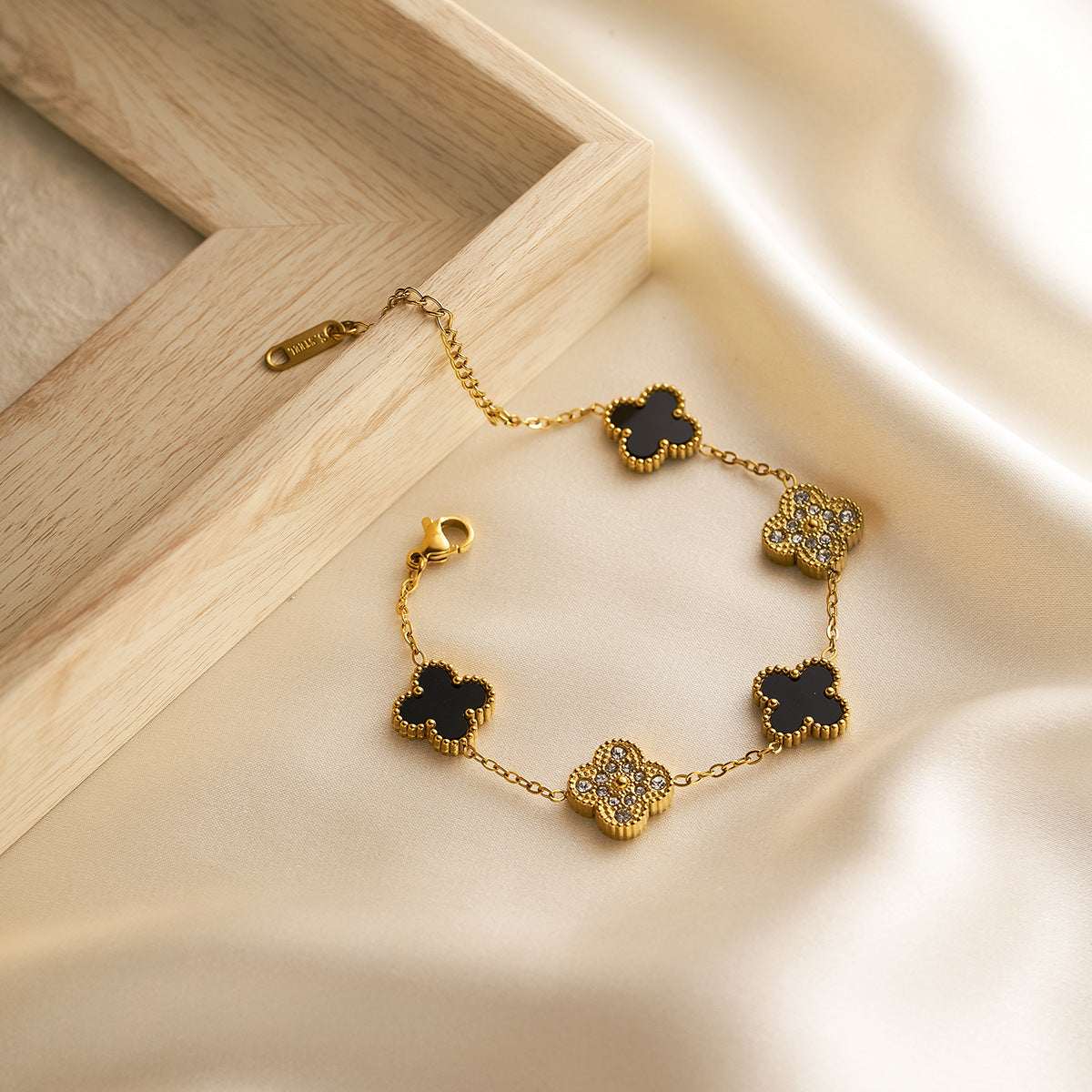 Women's Lucky Clover Necklace & Bracelet Set — Colorfast Collarbone Chains