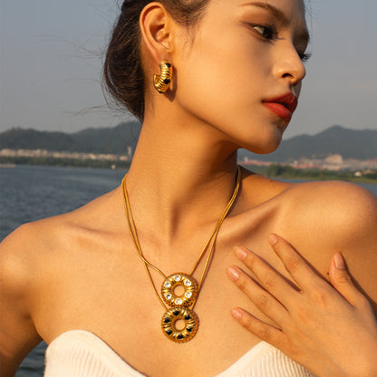 Black zircon breaded O-shaped pendant necklace