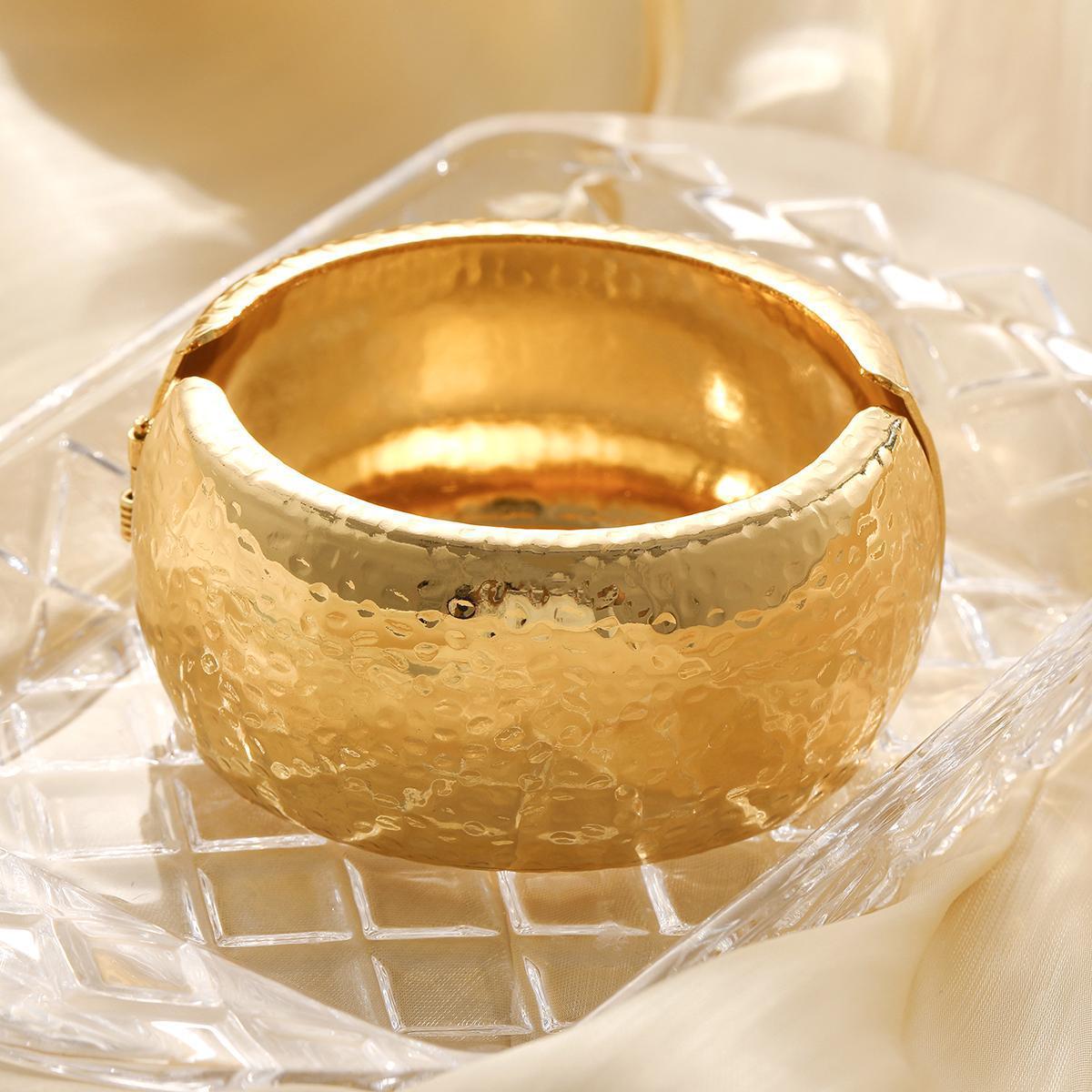 Geometric Rhombus Wave Open Bracelet