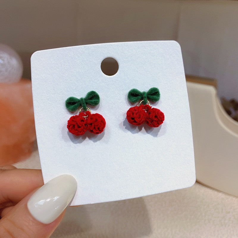 Pendientes de terciopelo rojo con cerezas 
