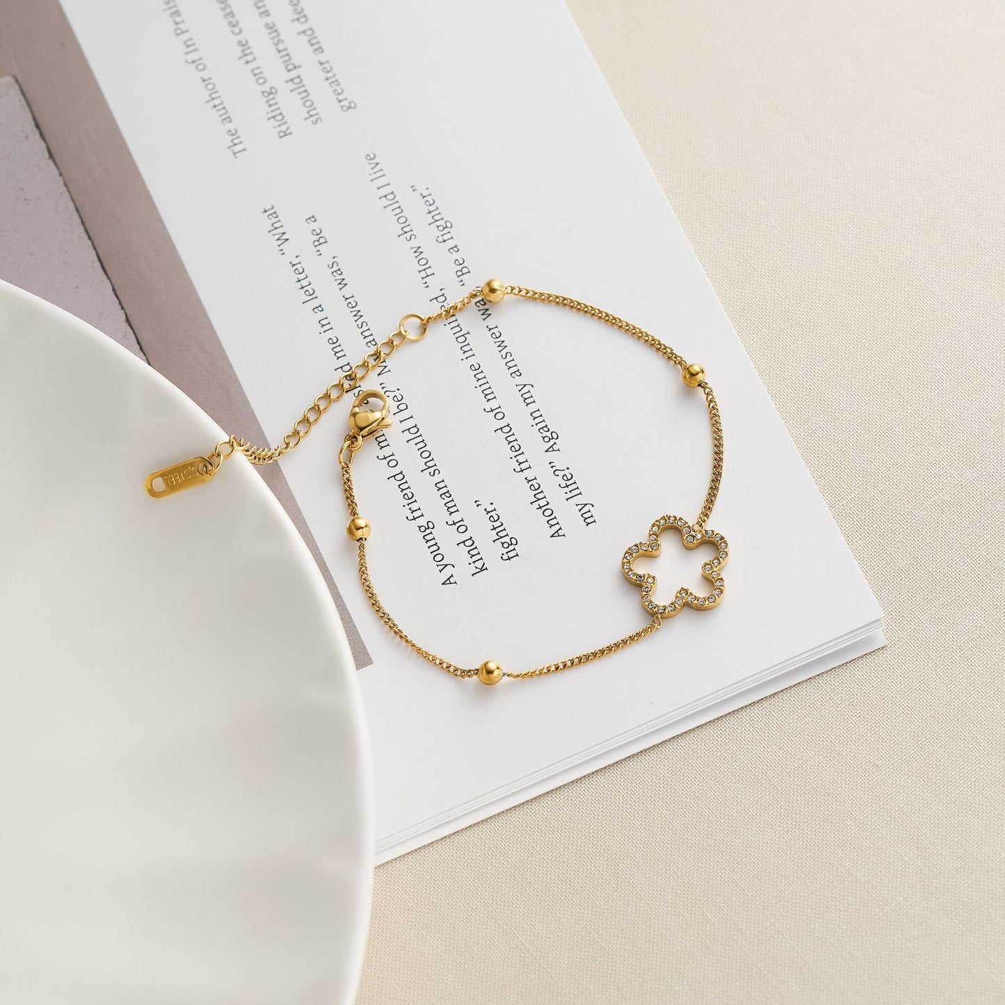 Women's Japanese-Korean Four-Leaf Clover Micro-Zircon Bracelet — 18K Gold-Plated