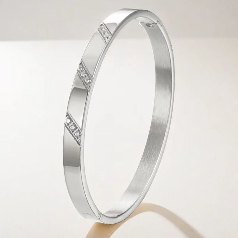 Stainless steel bracelet with diamonds