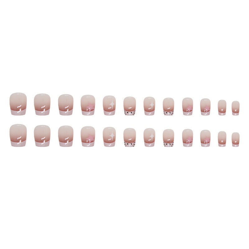 Uñas cortas de bailarina con diseño de gato francés en degradado rosa 