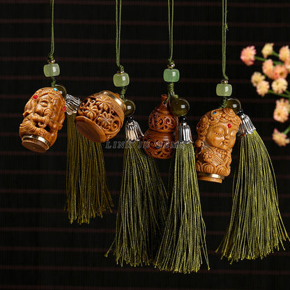 Green sandalwood sachet diffuser pendant