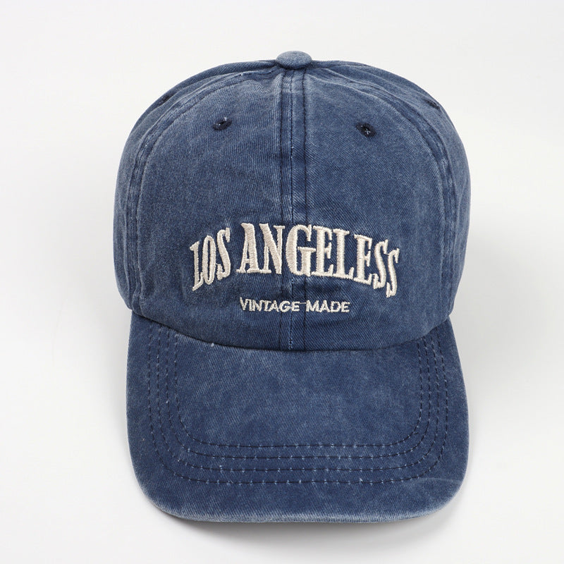Gorra bordada con letras vintage 