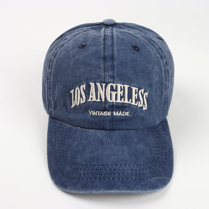 Gorra bordada con letras vintage 