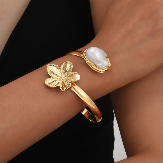 Retro Flower & Pearl Bracelet