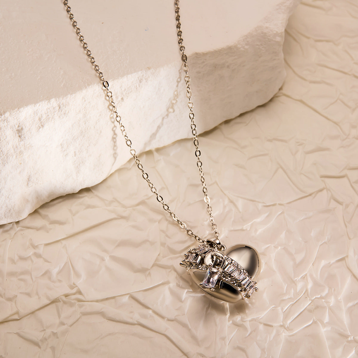 Women's Gold-Plated Peach Heart Zircon Collarbone Necklace