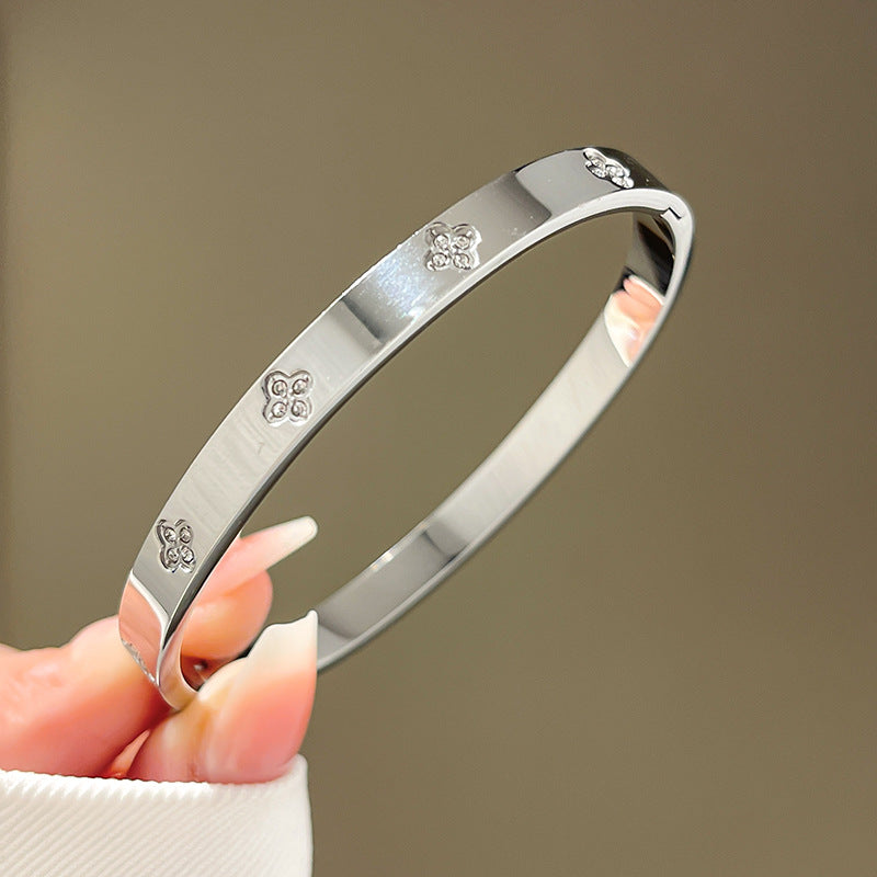 Four-leaf clover gypsy titanium steel bracelet