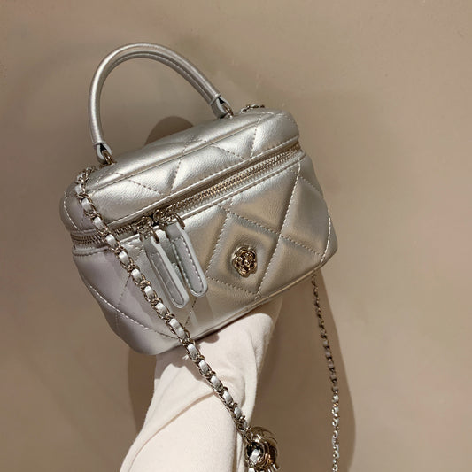 Bolso bandolera pequeño con cadena estilo Chanel 