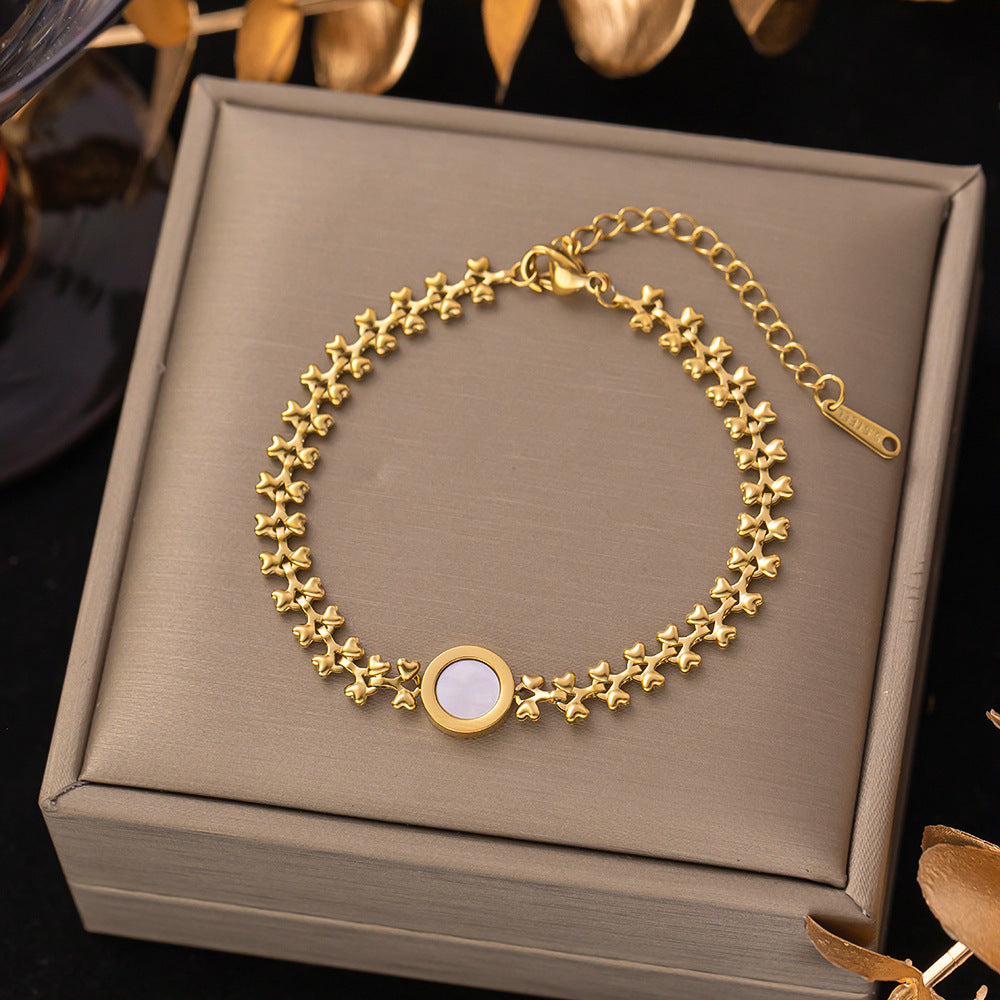 The new titanium steel bracelet is versatile for women