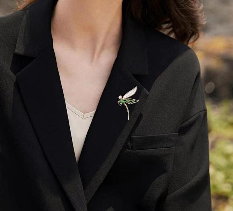 fashion Insect-shaped brooches are versatile