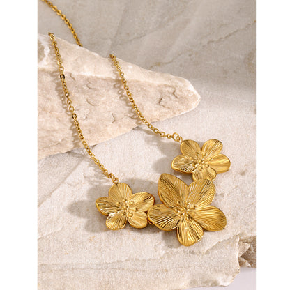 Collar tres flores 