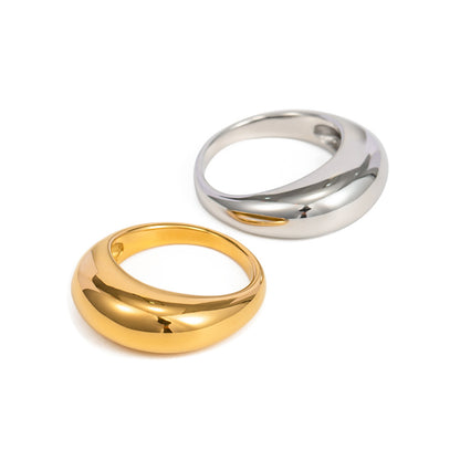 Anillo de acero de titanio curvo redondo liso 