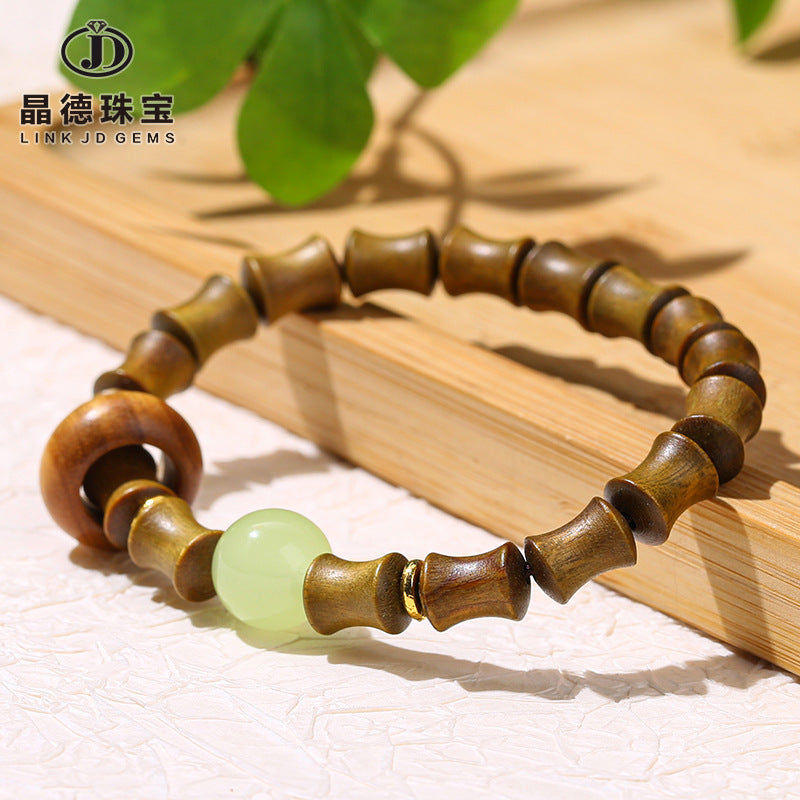 Green sandalwood bamboo bead bracelet.