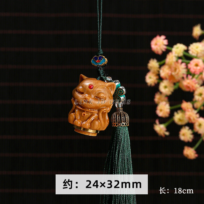 Green sandalwood sachet diffuser pendant