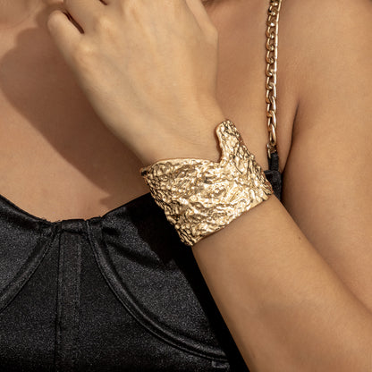 Pulsera con forma de V irregular de estilo punk metal 